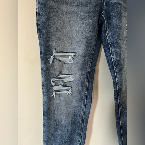 New! Edgely by Maurice’s Women's Medium Wash Distressed Jeans Size 2 Short - Picture 7 of 16